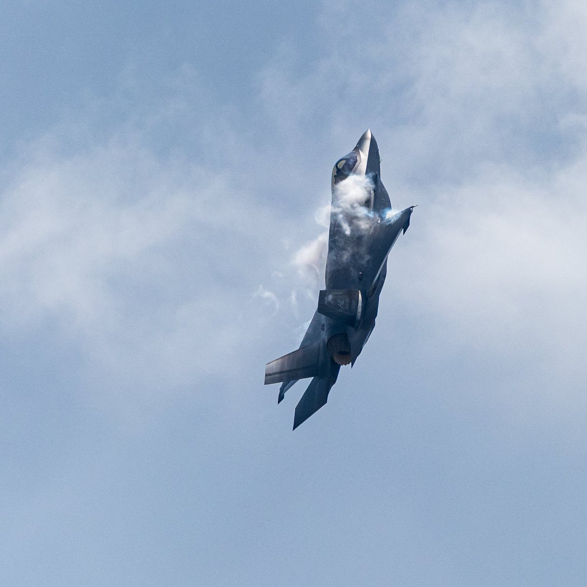 F35demoteam's tweet photo. Legend - Lived [✓]⁣
⁣
We had an AWESOME time
lighting up the skies with our @f22demoteam and @a10demoteam wingmen for the #WingsoverWarren #airshow.⁣
⁣
Next stop: #OceanCityMD.
⁣
This season is just getting started ⚡⚡⁣
⁣
📸: Capt Sumner l #F35DemoTeam⁣ l #RaptorNation https://t.co/ROytRFqeIM
