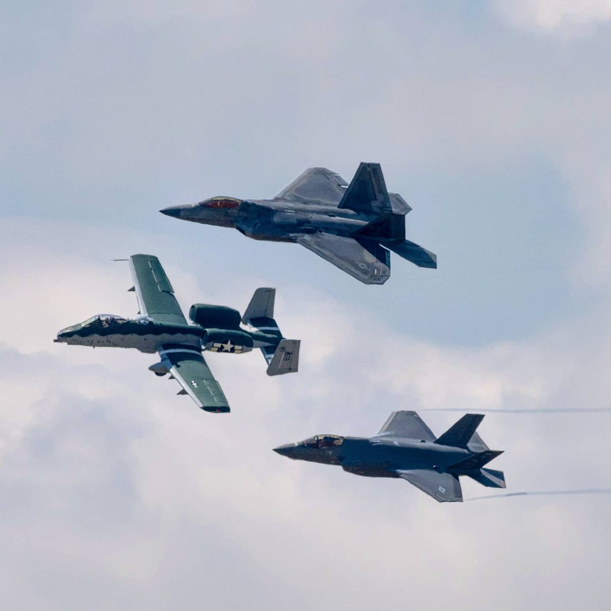 F35demoteam's tweet photo. Legend - Lived [✓]⁣
⁣
We had an AWESOME time
lighting up the skies with our @f22demoteam and @a10demoteam wingmen for the #WingsoverWarren #airshow.⁣
⁣
Next stop: #OceanCityMD.
⁣
This season is just getting started ⚡⚡⁣
⁣
📸: Capt Sumner l #F35DemoTeam⁣ l #RaptorNation https://t.co/ROytRFqeIM
