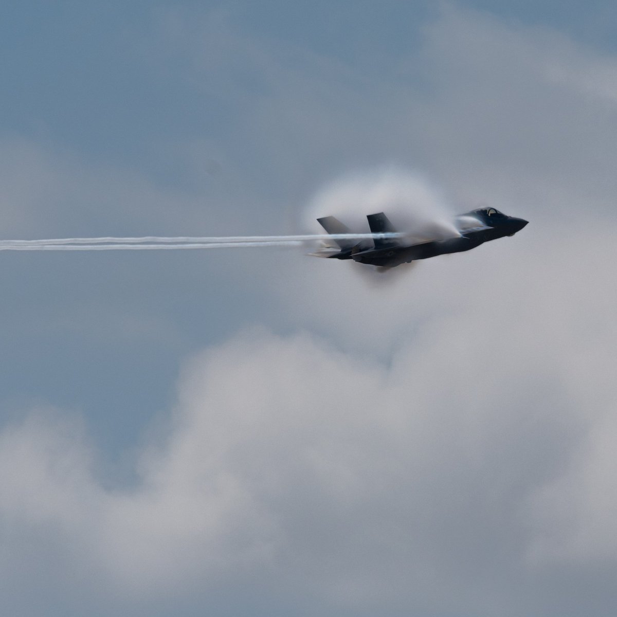 F35demoteam's tweet photo. Legend - Lived [✓]⁣
⁣
We had an AWESOME time
lighting up the skies with our @f22demoteam and @a10demoteam wingmen for the #WingsoverWarren #airshow.⁣
⁣
Next stop: #OceanCityMD.
⁣
This season is just getting started ⚡⚡⁣
⁣
📸: Capt Sumner l #F35DemoTeam⁣ l #RaptorNation https://t.co/ROytRFqeIM
