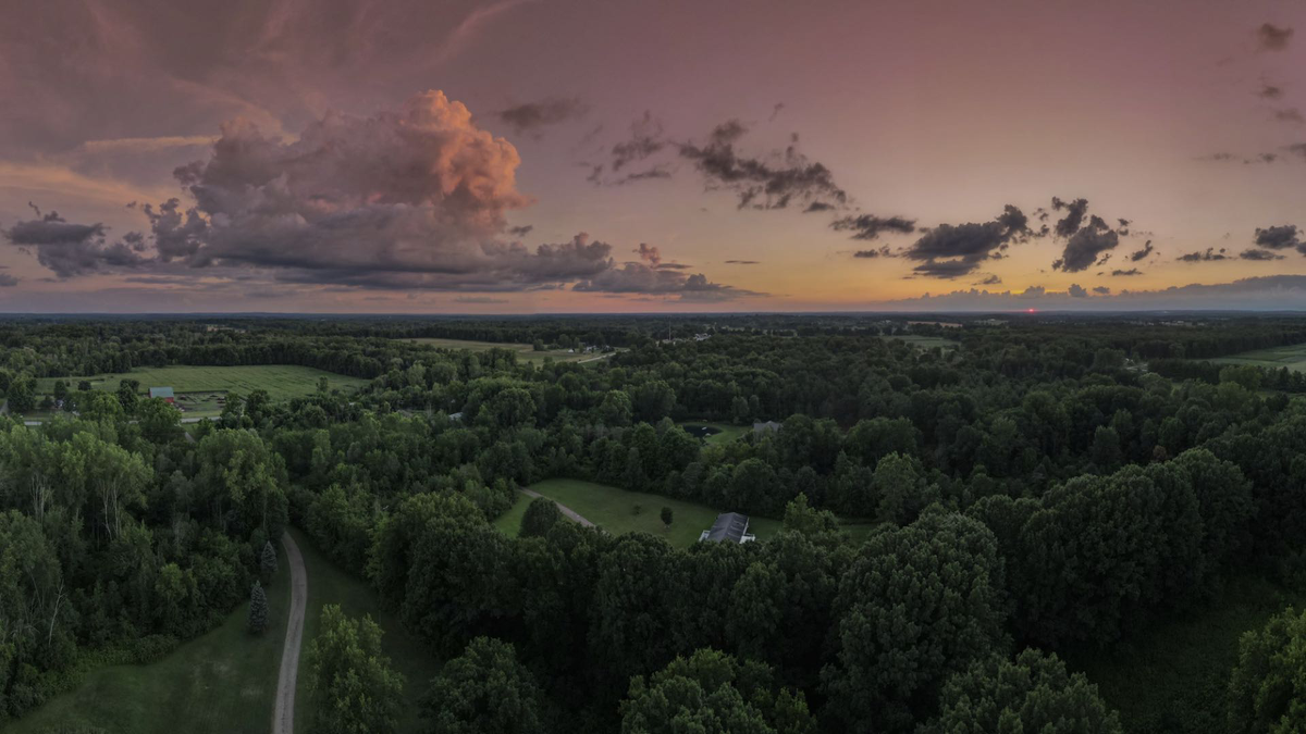 JeriLile's tweet photo. Sunset tonight after the storm. Dayflash is the best social app for high resolution images and no cropping #Dayflash ⟵
.
#puremichigan https://t.co/jkMsmbWSRl