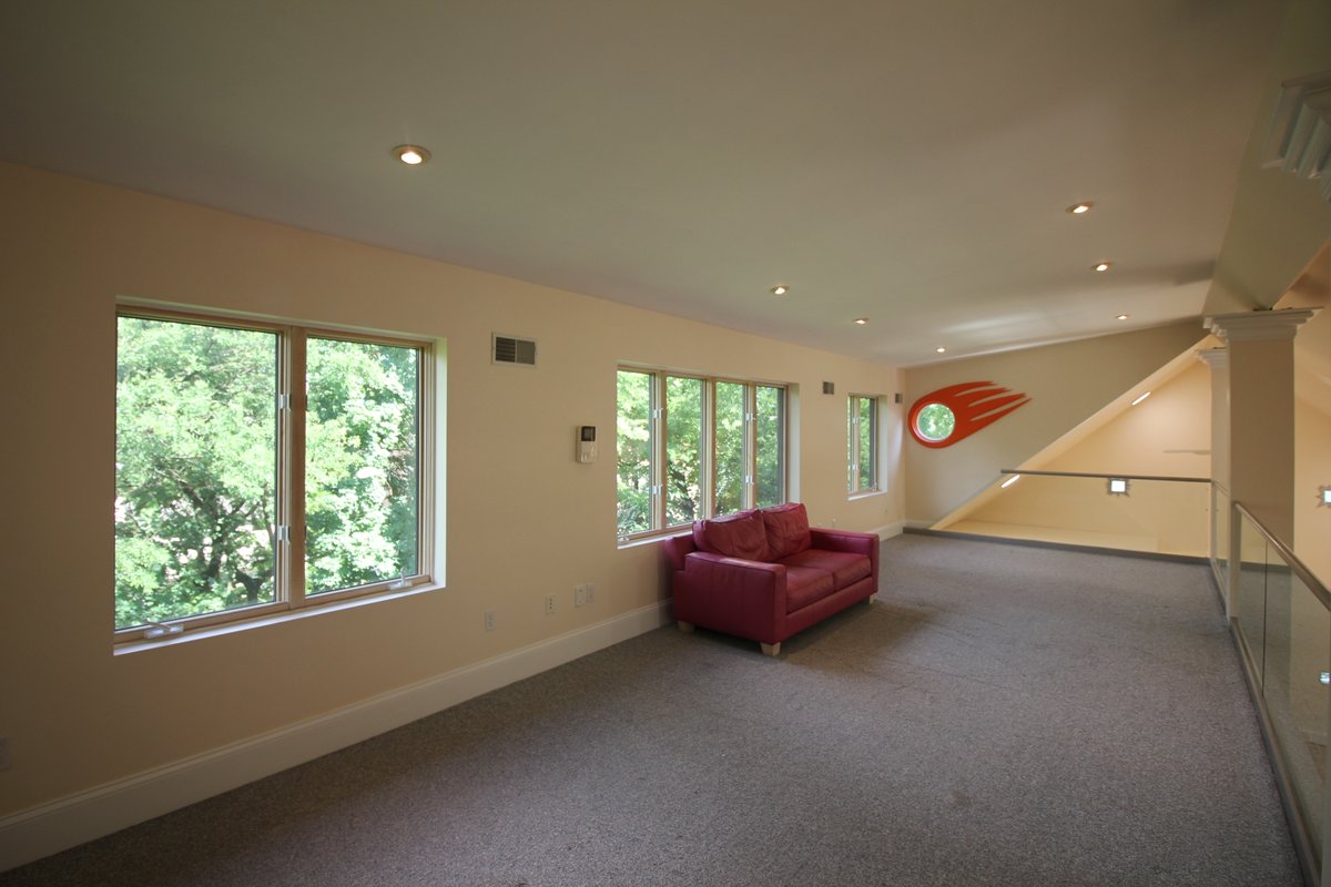 seantmullaney's tweet photo. For the first time in FOREVER, the Bang Zoom toy #office  in #edenpark is available for lease or purchase. DM me for details. @walnuthillsrf @urbanacafe @opieobakery @SymphonyHotel #RealEstate https://t.co/qNhQZF26mm