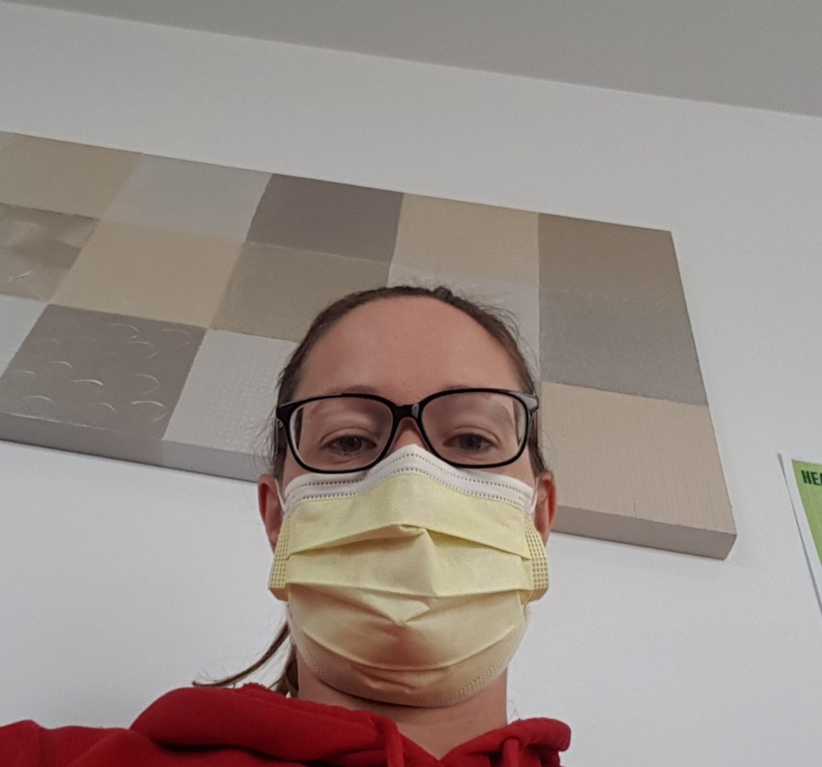 CathyO79's tweet image. Step 1: put on mask
Step 2: Google how to stop glasses fogging while wearing a mask
#MaskUp #MaskUpMelbourne #MaskUpVictoria #COVID19Vic