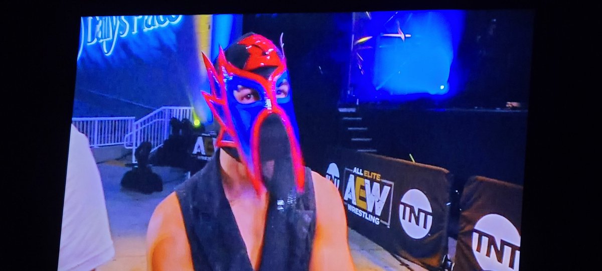 radrobgaming's tweet photo. $100 says this is @sammyguevara #LuchaGod #AEWDynamite https://t.co/mWNyYOEzDk