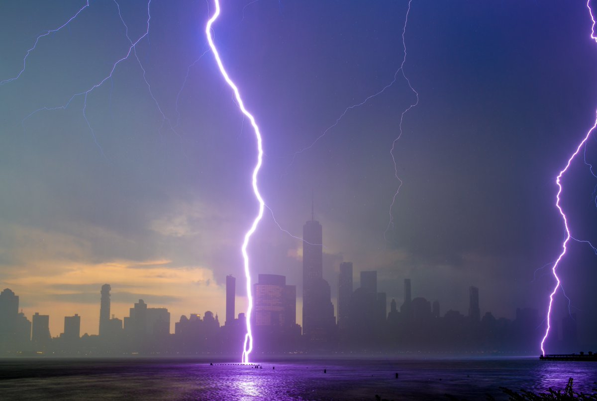 DanTVusa's tweet photo. Well.... That was one Hell of a Storm tonight #NYC The sky was Electric!! 🌩️🌩️🌩️ https://t.co/hbyuL9szSg