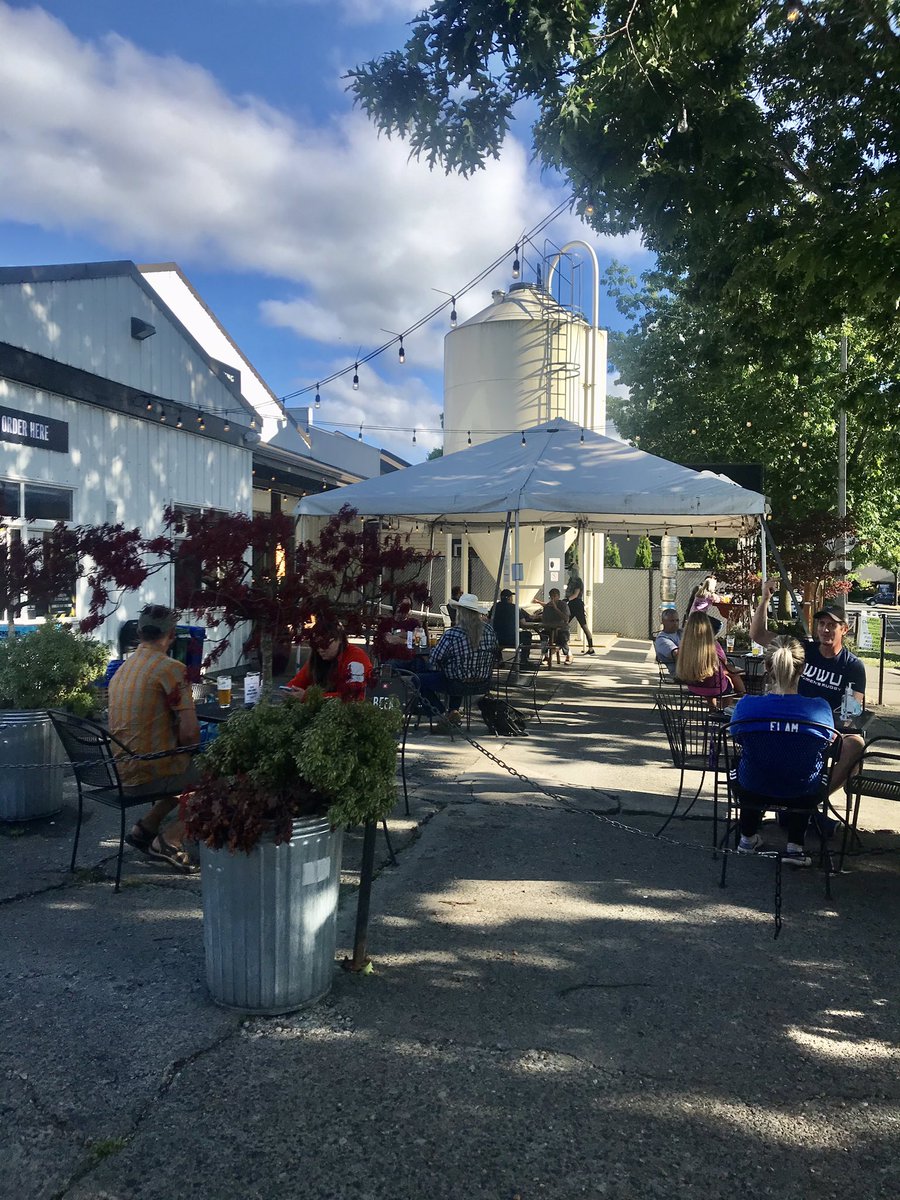 HotMessOnTheGo's tweet photo. This has been my view for almost 8 years and it makes me beyond excited to see these seats full again!! It was a lonely few months looking out at no one, but now your faces make me smile. 😍 #hotmess #patiobeers #eatlocal #drinklocal #dinnertime #beerme https://t.co/BYwunPiVWu