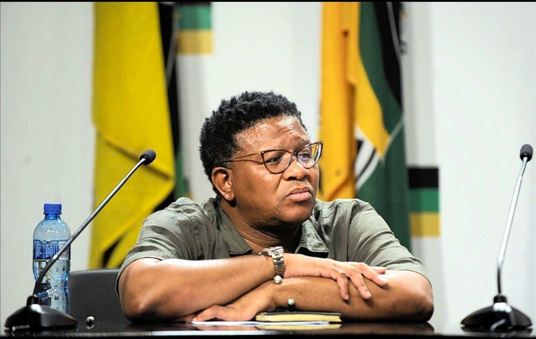 Sthiboisone's tweet photo. Mara le dlala snax 💔I was ready to wash my coolerbox 😪 #RamaphosaResigns https://t.co/ulDsp7ToR3