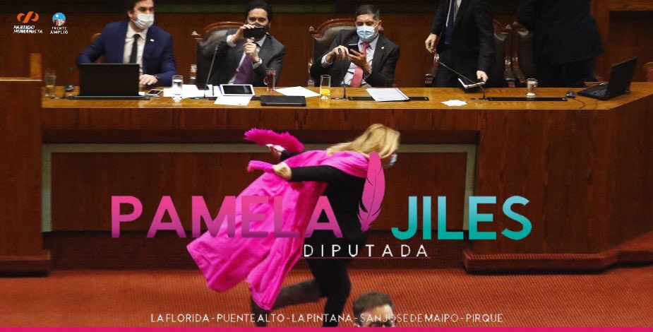 PamJiles's tweet photo. Mi pueblo se manifiesta ahora en todo Chile, y LaAbuela con ellos. 

Nos tuvieron que escuchar. https://t.co/6QNdGcy0Hw