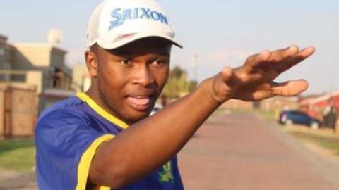 RealSbongiseni's tweet photo. Ramaphosa couldn't handle the heat.. tough times never last tough people do #RamaphosaResigns https://t.co/9ahIsLjc5T