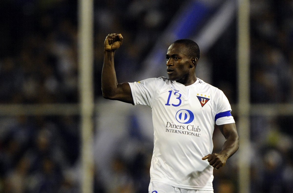 Libertadores's tweet photo. 🎂 ¡Feliz cumpleaños, Néicer Reasco!⁣
⁣⠀
🇪🇨⚽ Es el futbolista que más partidos jugó en la historia de @LDU_Oficial. En la #Libertadores, disputó 5⃣8⃣ encuentros. 
⠀
🎉🎊 Cumple hoy 4⃣3⃣ años.⁣
⁣
🥂 ¡Felicidades! https://t.co/lbDZVemxzA