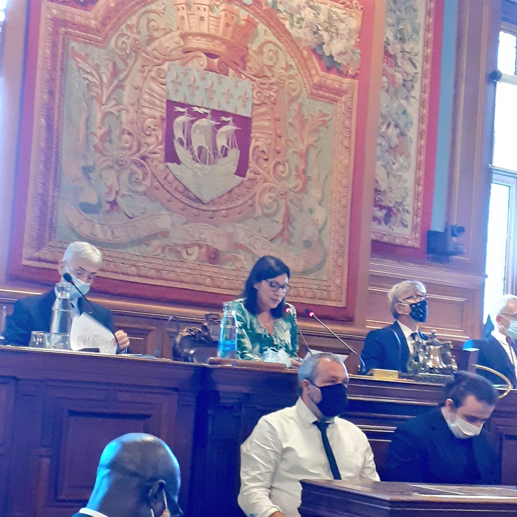 Gratuité totale des transports en commun pour les moins de 18 ans. 
Annonce à l'instant par @Anne_Hidalgo en #ConseildeParis. 
Engagement tenu en faveur du pouvoir d'achat.