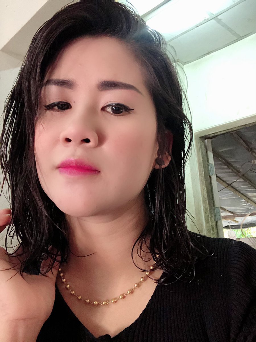 นางสาว tweet media