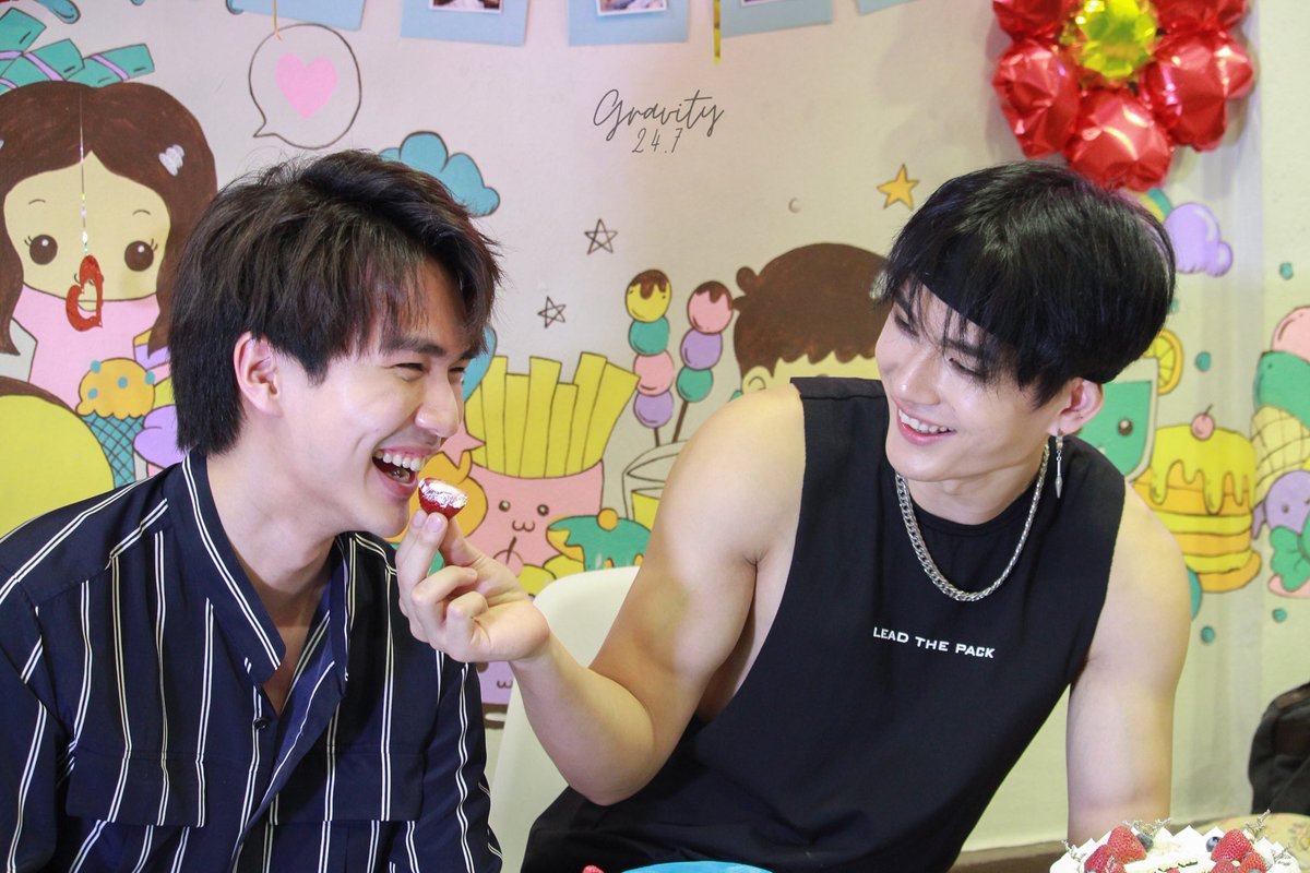 gravity24's tweet photo. SO SWEET 🍓
#pavelphoom #โดมเจ้าลักยิ้ม
#PhoomDome https://t.co/JL93dW3XSd