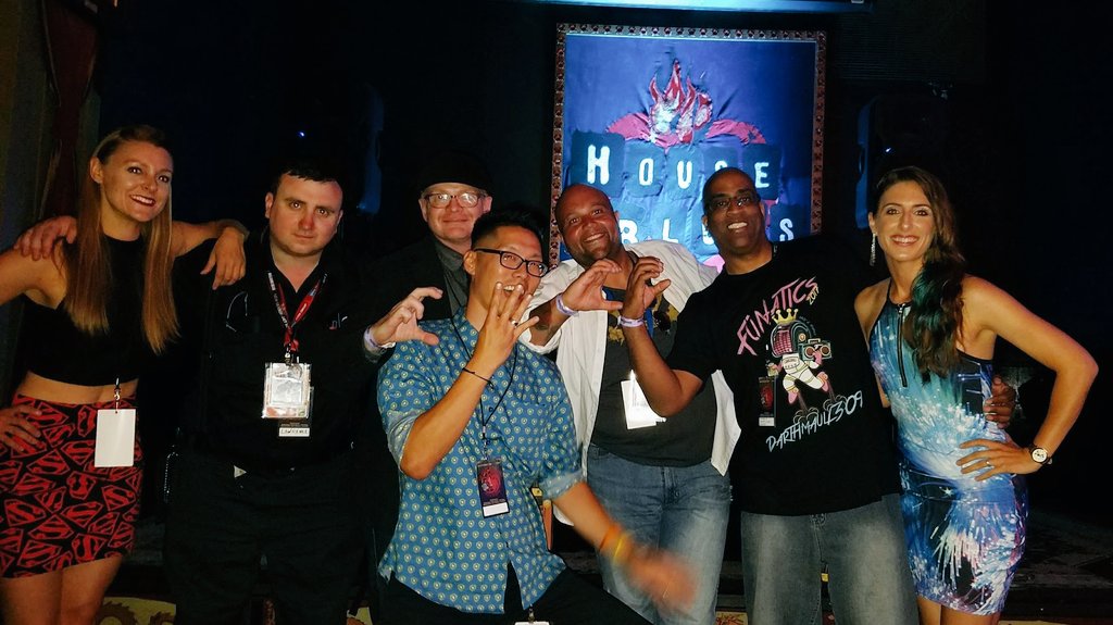 karidlane's tweet photo. #WaybackWednesday to #GameOfBloggers 2017. #PreviewNight is the kickoff to #ComicCon. So much fun celebrating & working with the #C4CC team! Also enjoyed meeting a lot of cool bloggers! Shoutout to the nice #HouseOfBlues staff too.
@Crazy4ComicCon
#SDCC #SanDiego #NerdsUnite https://t.co/RtvkSk0Zza