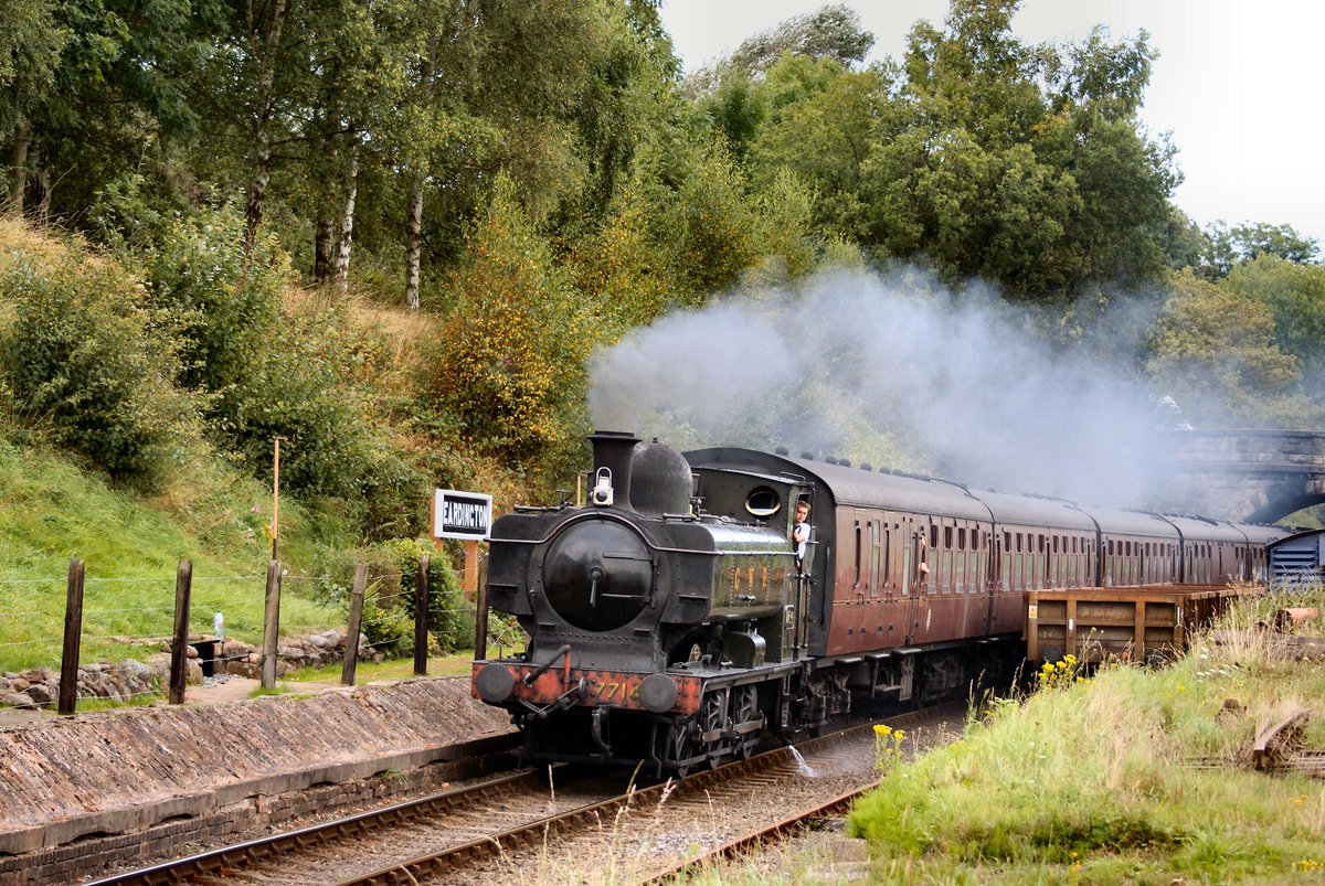 Eardingtonstn's tweet photo. Resident pannier 7714 looks the part, but the trains are twice as long as in GWR and BR days. 27th August 2009, photo by John Oates. https://t.co/qdAxuufUho