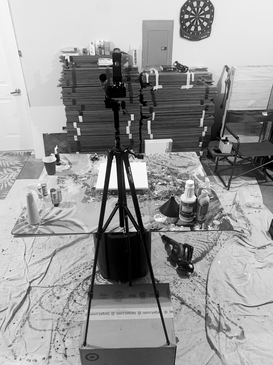 cloudchaser555's tweet photo. #Justanotherday in the #studio :) let me know your favorite colors in the comments! You never know... may 🐝 you’ll see your colors on a canvas just 4 U 😉 #artisevergreen ♾ #artlivesforever ♻️ #Artheals 💚#createsomething 🎨#byhand ✍🏼#withyourmind 🧠 https://t.co/YoB7xbpZmm
