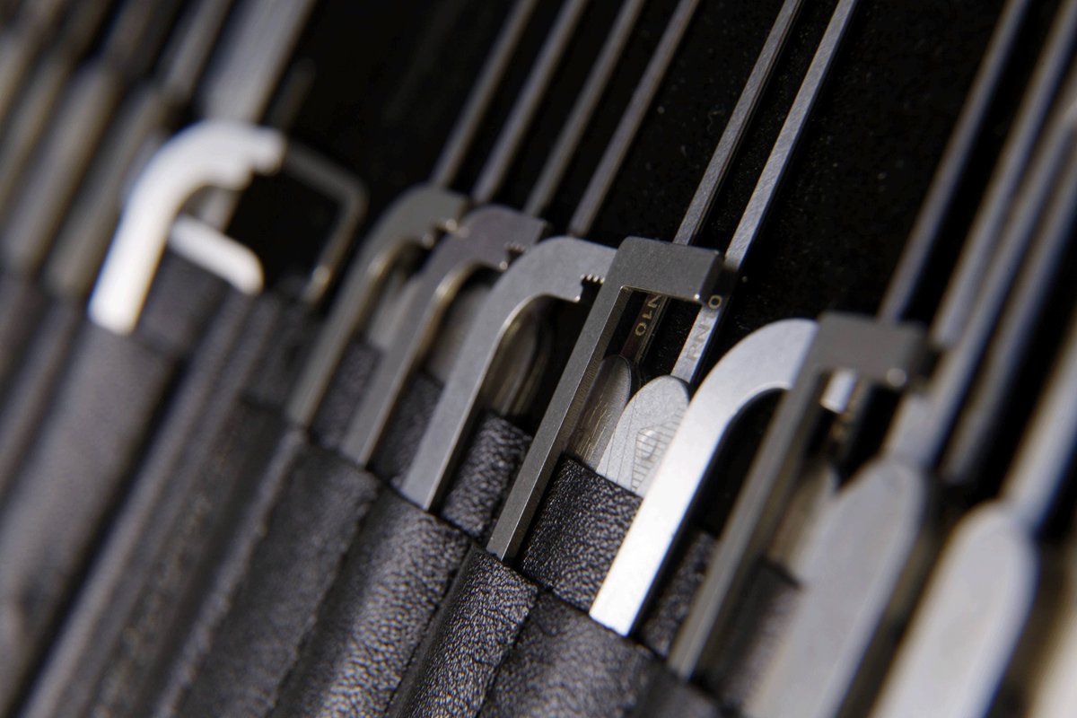 Patience, patience! Pretty soon these will be available on the market! The new Multipick ELITE picks and pick sets in 0.4 and 0.6 mm. Amazing and exciting new lockpicks made to perfection.