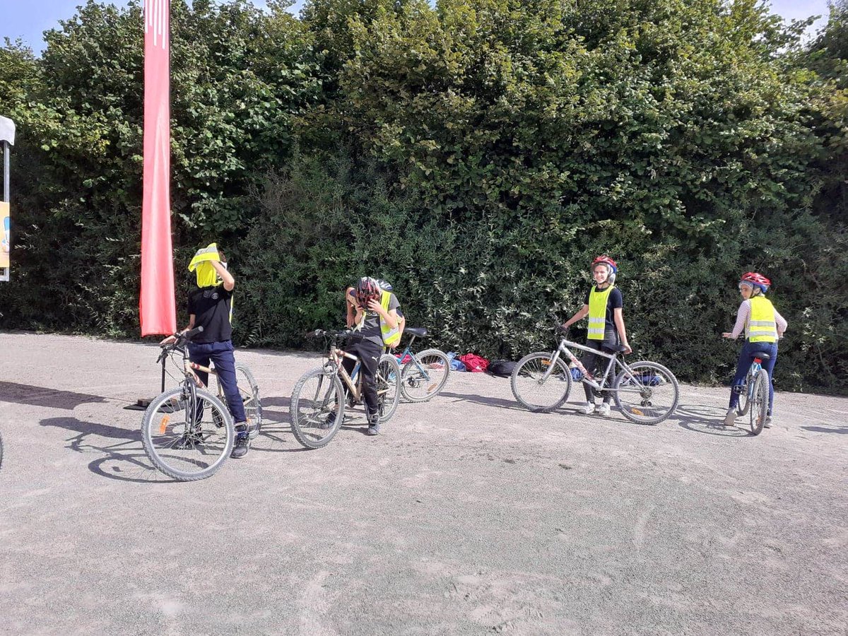 de_francas's tweet photo. Roule ta ville... Le centre  de loisirs Éducatif au centre de la transition écologique et des Solidarités entre et avec les enfants et les jeunes https://t.co/5vXGs68ukB