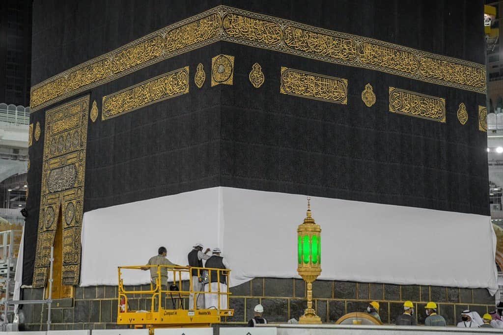 رفعت مكة أثوابها مُعلنةً  إحرامها ، وتزينت 
في أبهى صورها لاستقبال ضيوف الرحمن ؛
لبيك ربي شوقاً وابتهالاً ، لبيك والفؤاد توسلَ ، لبيك خشيةً وتضرعاً ، لبيك ربي وإن لم أكُنْ بين الحجيج ساعياً وملبيا •🕋 ♥️