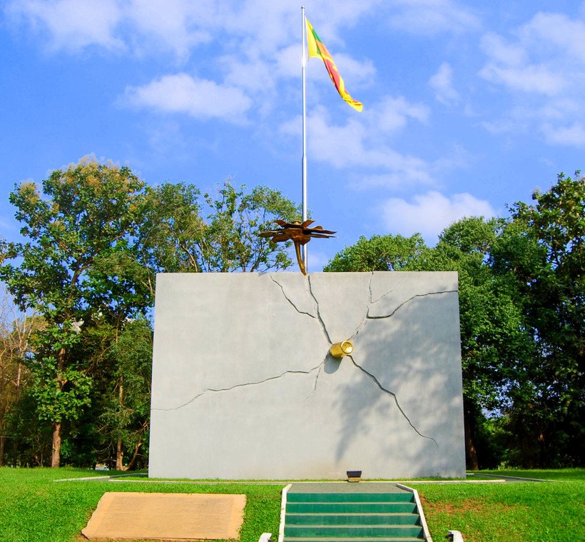 tropical_ceylon's tweet photo. #elephantpass, Northern Province, Sri Lanka is located in the gateway of #Jaffna Peninsula. It has regularly been the site of battles during the civil war.#jaffnapeninsula #northernsrilanka #northsrilanka #militaryarea #saltfield #civilwar #jaffnatown #jaffnadiaries #sosrilanka https://t.co/H6NlVIPDUe