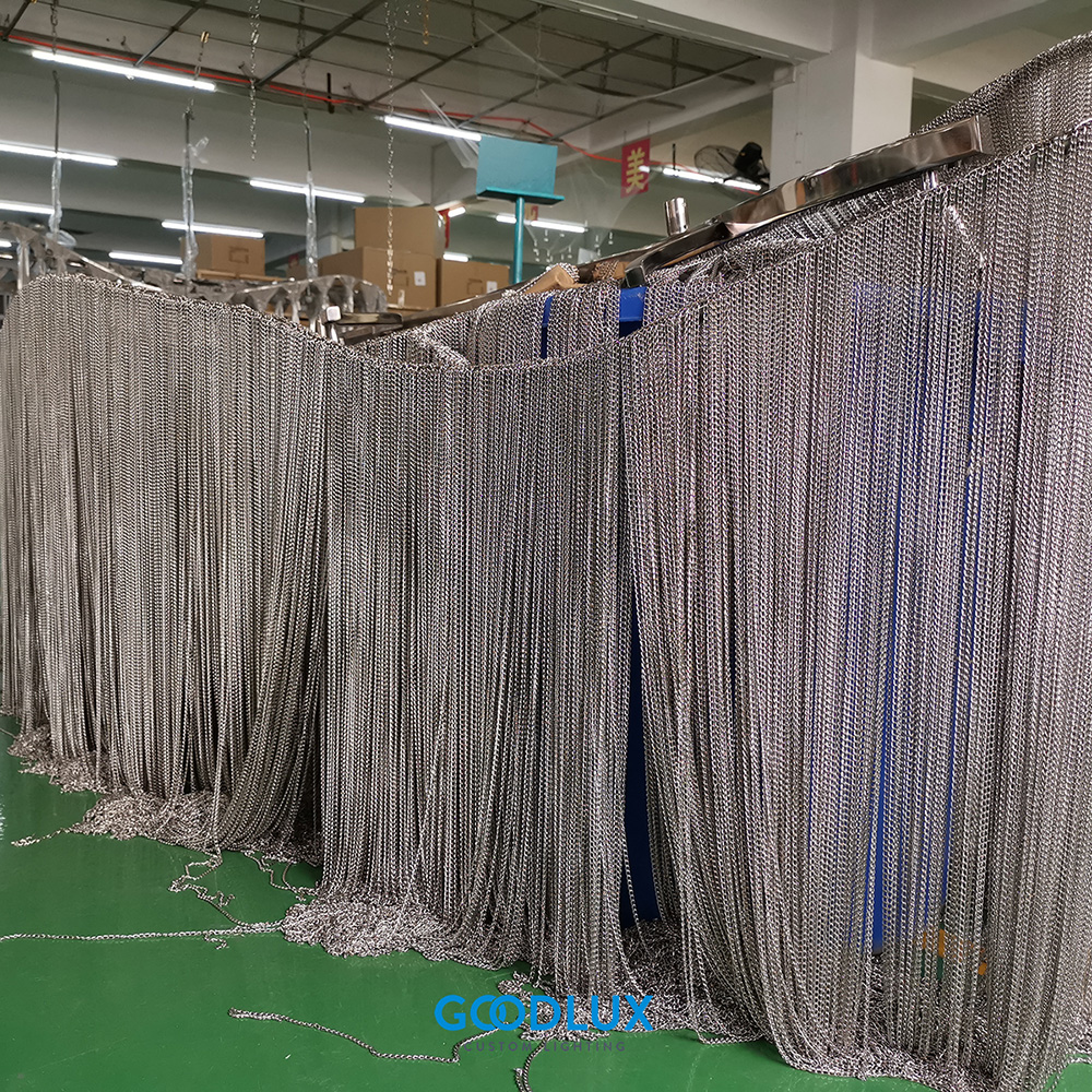 GoodluxLighting's tweet photo. Custom chandelier made by many thin metal chains. It will give you amazing feeling, just like seeing a silver waterfall fly over your space.
#Chandelier #PendantLighting #customlighting #lightingdesign  #HomeDecor https://t.co/VnbmIIOjuF