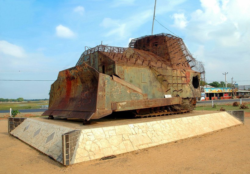 tropical_ceylon's tweet photo. #elephantpass, Northern Province, Sri Lanka is located in the gateway of #Jaffna Peninsula. It has regularly been the site of battles during the civil war.#jaffnapeninsula #northernsrilanka #northsrilanka #militaryarea #saltfield #civilwar #jaffnatown #jaffnadiaries #sosrilanka https://t.co/H6NlVIPDUe