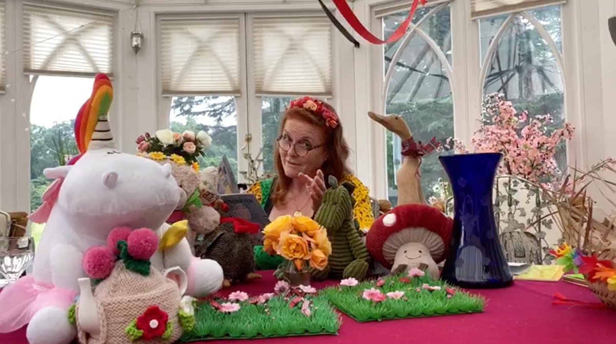 Today at 4pm on Storytime with Fergie and Friends I am going to be reading Love You Forever by Robert Munsch and my guest friend is <a href="/JonathanBremner/">Jonathan Bremner</a> #storytimewithfergieandfriends #childrensbooks #books #stories <a href="/YouTube/">YouTube</a> 

youtube.com/sarahferguson