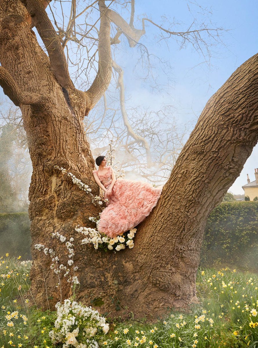 ElieSaabWorld's tweet photo. A visit to Wonderland in ELIE SAAB Haute Couture |Town and Country June issue #ELIESAABHAUTECOUTURE https://t.co/b0R2pQBgUg