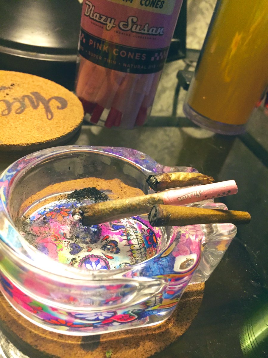 CGQ_official's tweet photo. Which one is your go to? β¨π¨ #blazygang #smokepretty
π #stonergirls π https://t.co/hRqpo2Uo94
