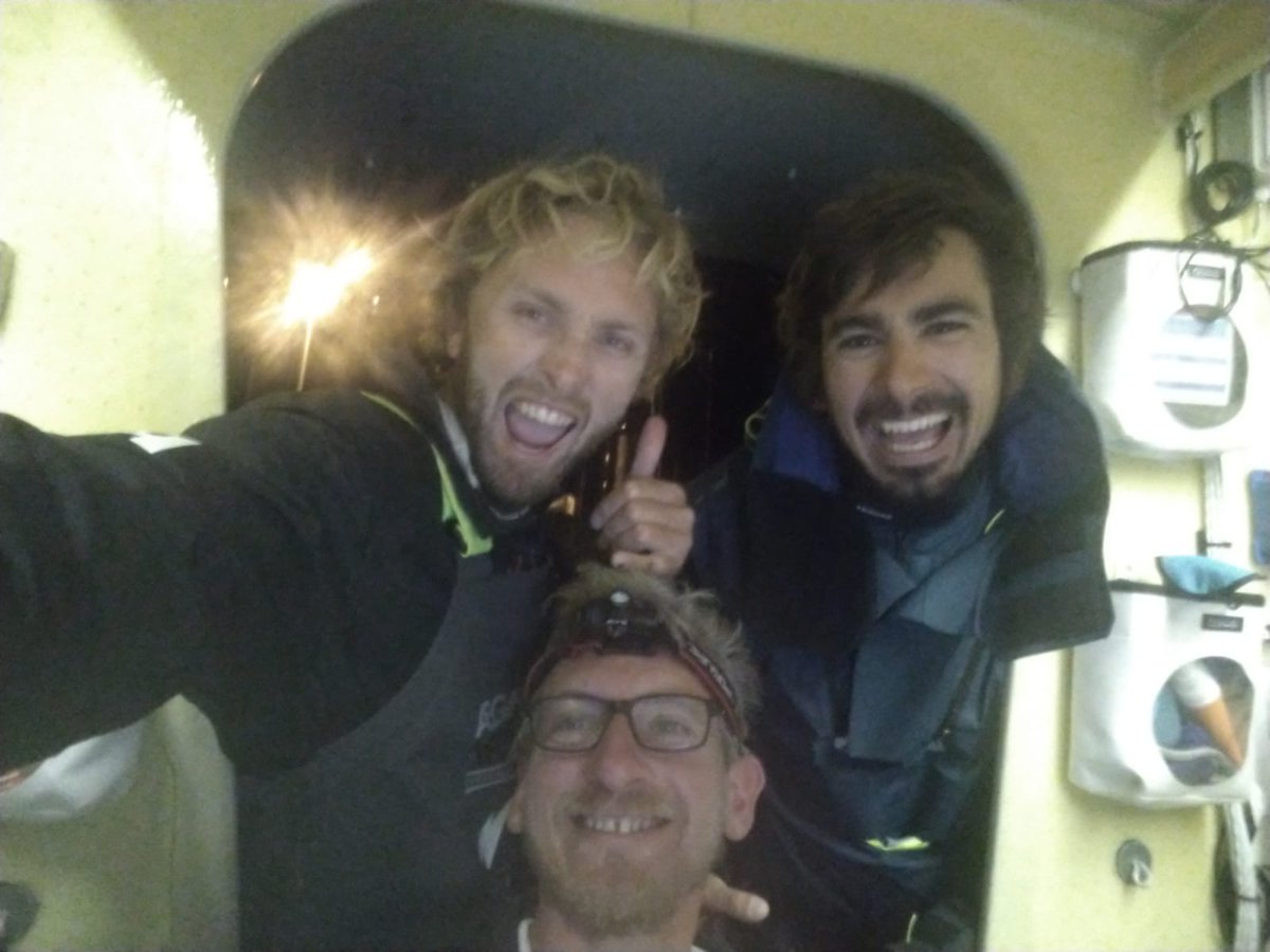 Luke et son équipage montent sur la 3ème marche du podium de la DRHeam Cup ! Une bonne reprise pour notre skipper qui n'avait pas régaté depuis la Transat Jacques Vabre ! #BelleReprise #MatchRace #Podium - mailchi.mp/2b33e12d45e4/u…