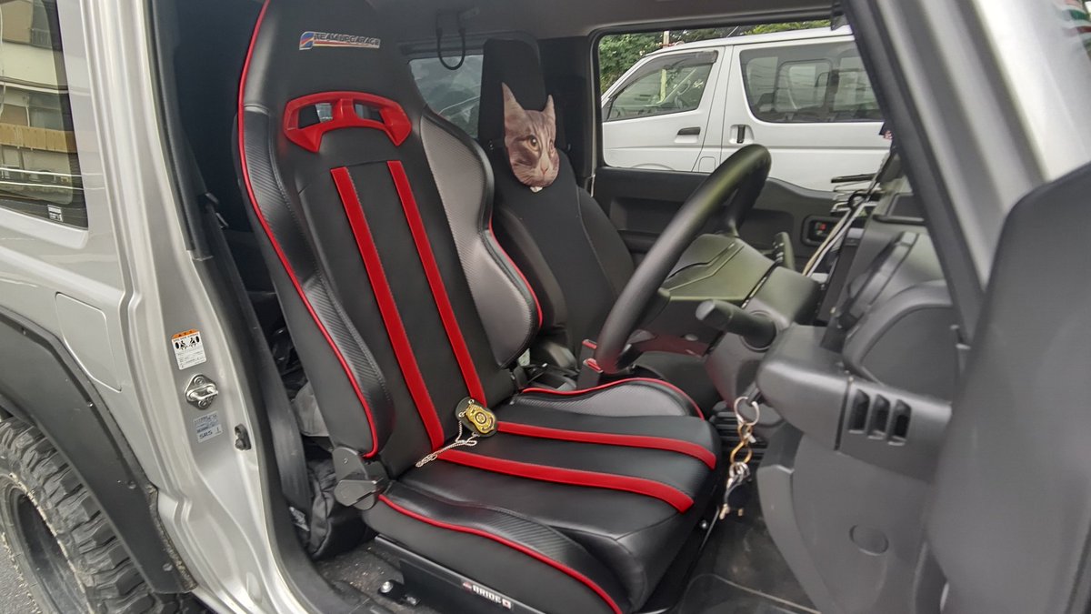 新型ジムニーJB64にアップガレージオリジナルのセミバケットシートを 