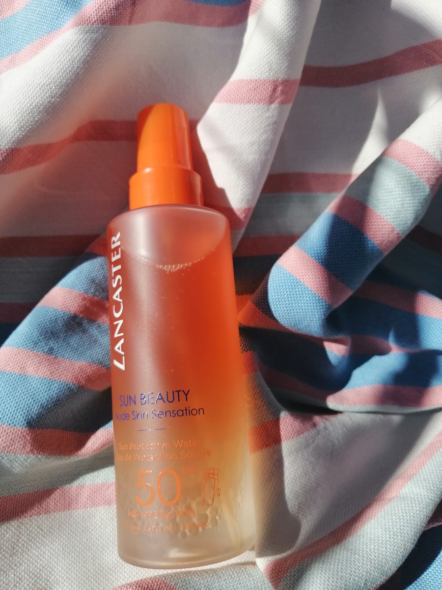 myriam181066's tweet image. J ai reçu cette super eau de protection solaire. Ne laisse pas de film gras sur la peau. Sent incroyablement bon. Le bi-phasé c est une découverte pour moi et pas déçue du tout. J adore ♥ ♥️♥️

#LancasterBeauty
#LiveWithLight