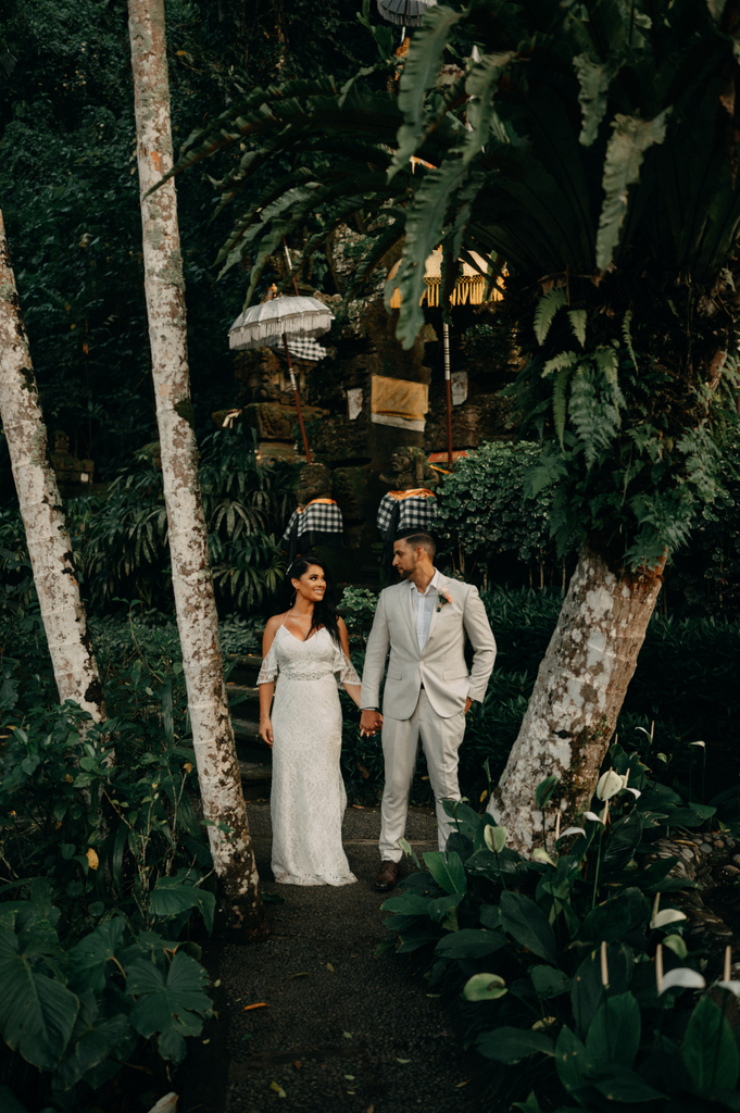 botanicawedding's tweet photo. Find a love who warms the soul.
.
.
.
#truelove #partner #soulmates #baliwedding #baliweddingplanner #baliweddingvenue #baliweddingvenues #balibridebaliweddinginspo #destinationwedding #destinationweddingplanner #ubud #ubudwedding #love #botanicaweddings #botanicabride https://t.co/U1G3axXOJf