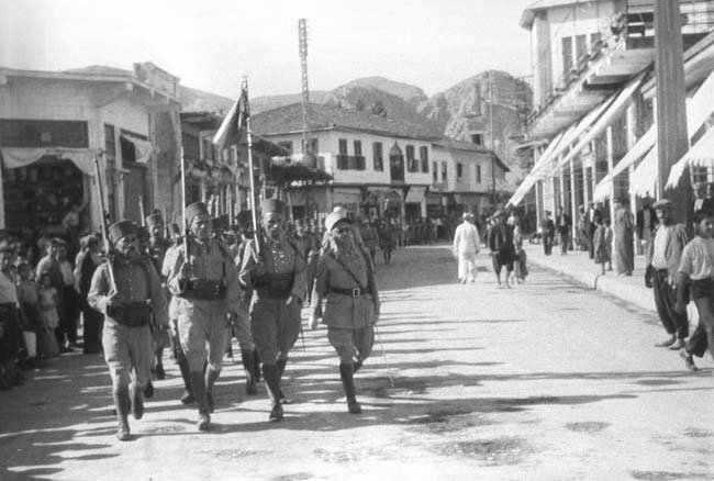 antakyafoto's tweet photo. Hatay'ın Kurtuluşunun 81.yılı kutlu olsun
#hatay #antakya #23temmuz1939 https://t.co/NGQjCL7eZZ