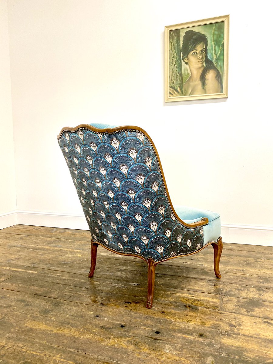 relovedsimion's tweet image. I love this fabric design by the very talented @Divine_Savages I think it sits beautifully on this Reloved vintage chair restoration, what do you think #statementchair ? 
#simionhawtinsmith 
#bespokeupholster 
#interiorstylist 
#moneyfornothing 
#relovedupholstery 
#myrelovedhome