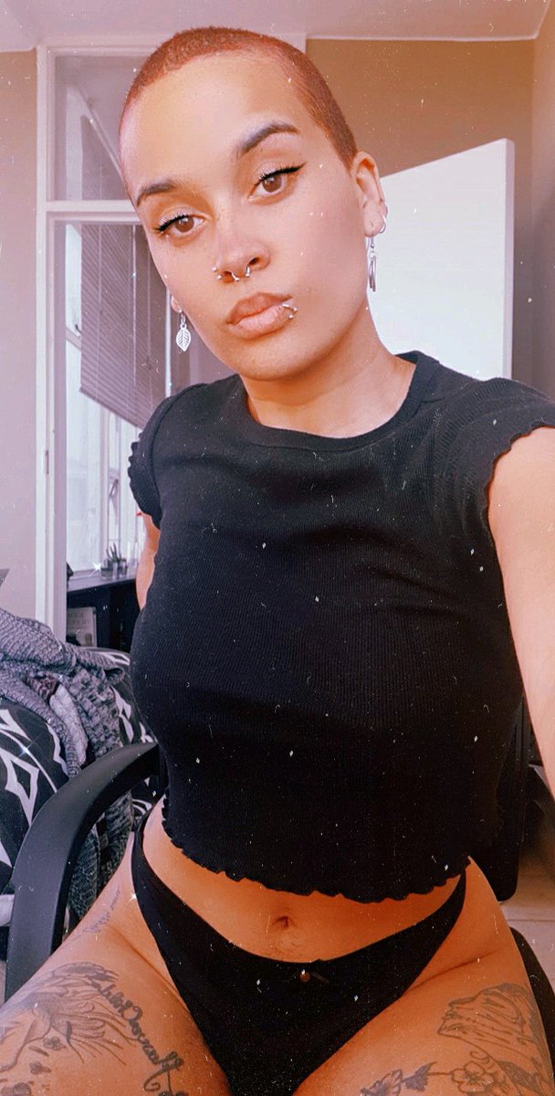 MaryjaneCPT's tweet photo. Wild child since '93 🖤 https://t.co/aAJ1iA9fXB