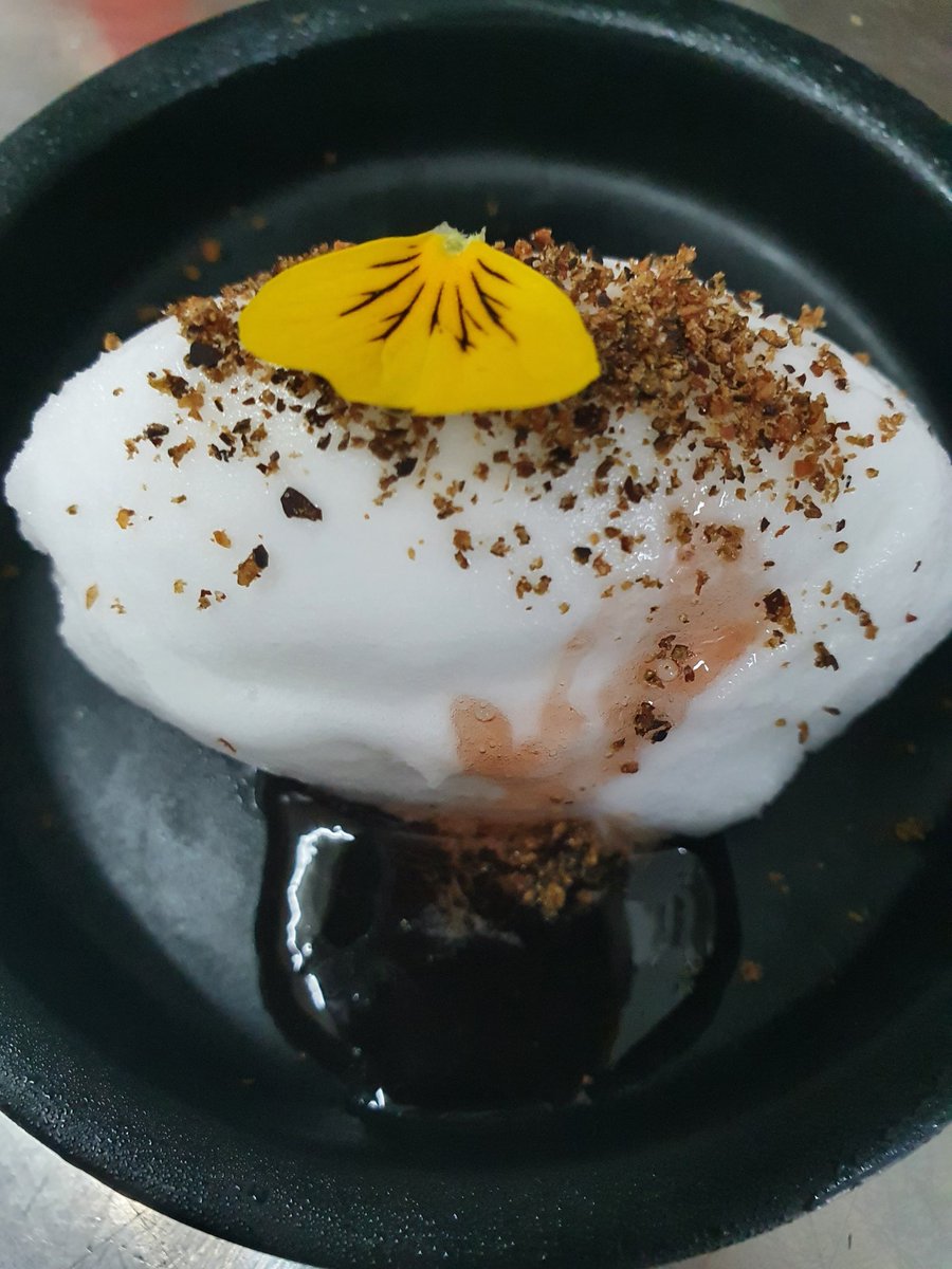 OnLilys's tweet photo. When Inspired Chefs produce these kind of Desserts its a joy to serve them to our customers #Lilys #DraíochtAtLilys #FineDining #WicklowFood https://t.co/USqBqs16wc