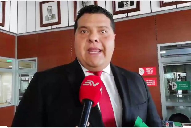 lahistoriaec's tweet photo. Harrison Salcedo, abogado del exvicepresidente Jorge Glas en el caso Odebrecht y del líder de la banda Los Choneros alias “Rasquiña”, asumió la defensa del asambleísta Eliseo Azuero, procesado por delincuencia organizada en el caso hospital de #Pedernales. vía: @JacquelineRodas https://t.co/OsE8rxjYWe