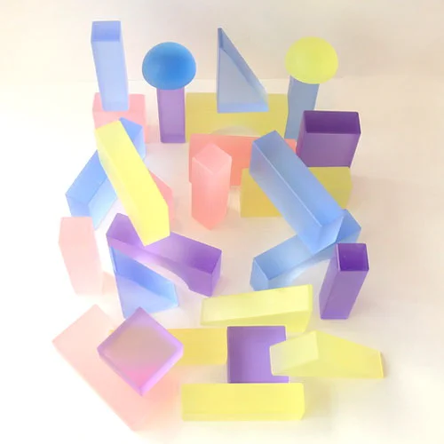 子供より大人が楽しめそう！？ドイツDusyma社のアクリル積み木が綺麗すぎる！