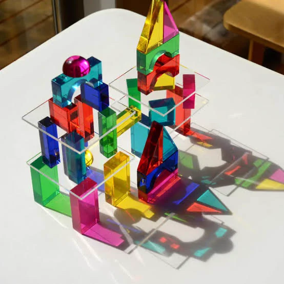 子供より大人が楽しめそう！？ドイツDusyma社のアクリル積み木が綺麗すぎる！