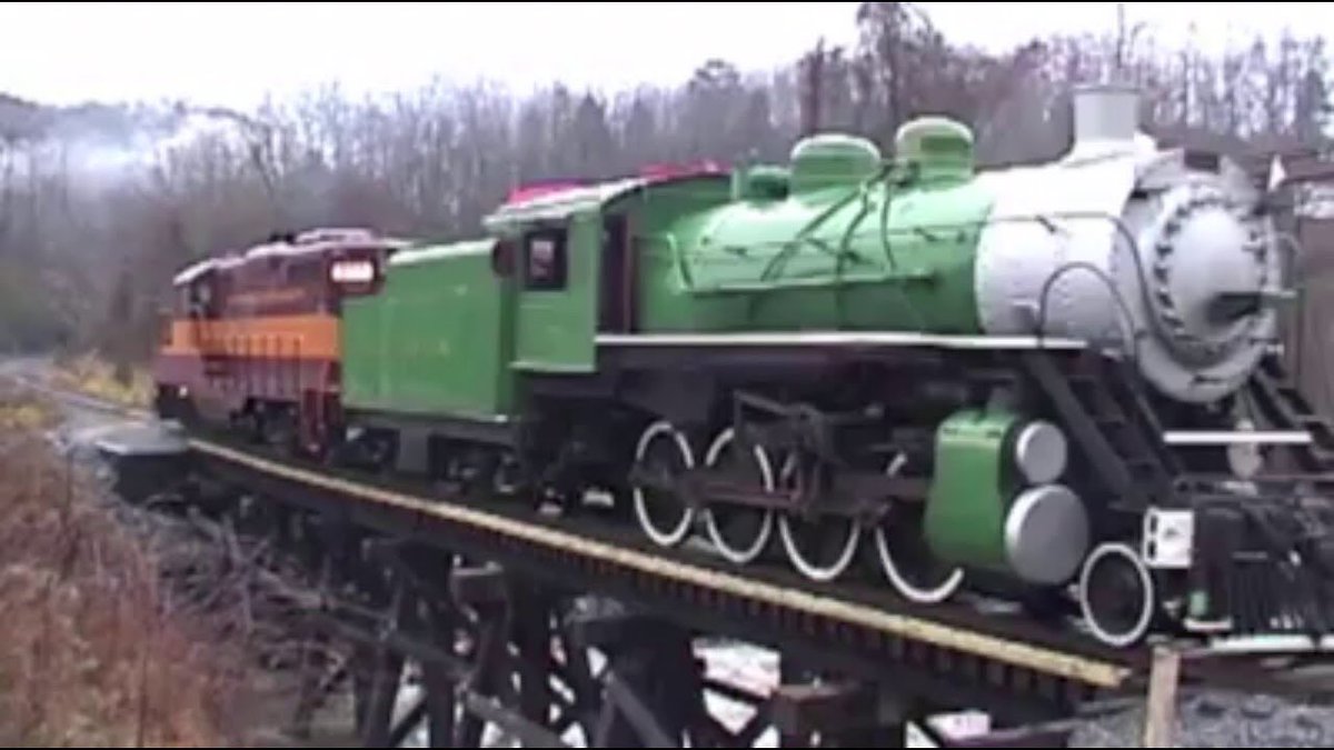 Matt_Viar's tweet photo. It’s 722 day.  @GSMR it’s an abomination that you’ve had this locomotive for TWENTY years &amp; it still sits disassembled &amp; rusting away in Dillsboro (1st pic is arr at GSMR in 2000, 2nd is now). When will restoration begin (even cosmetic)?
#AllenHarper
@VisitBrysonCity 
@DSNGRR https://t.co/lQkbCM75tk