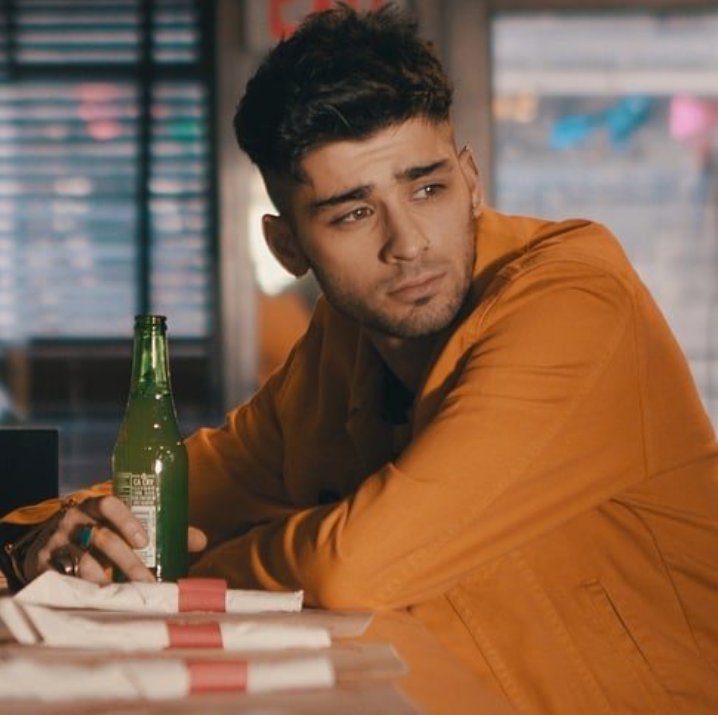 pinefresh2's tweet image. when zayn was        but included in
not included in          the twitter 
the twitter icon:         header:
#10YearsOfOneDirection