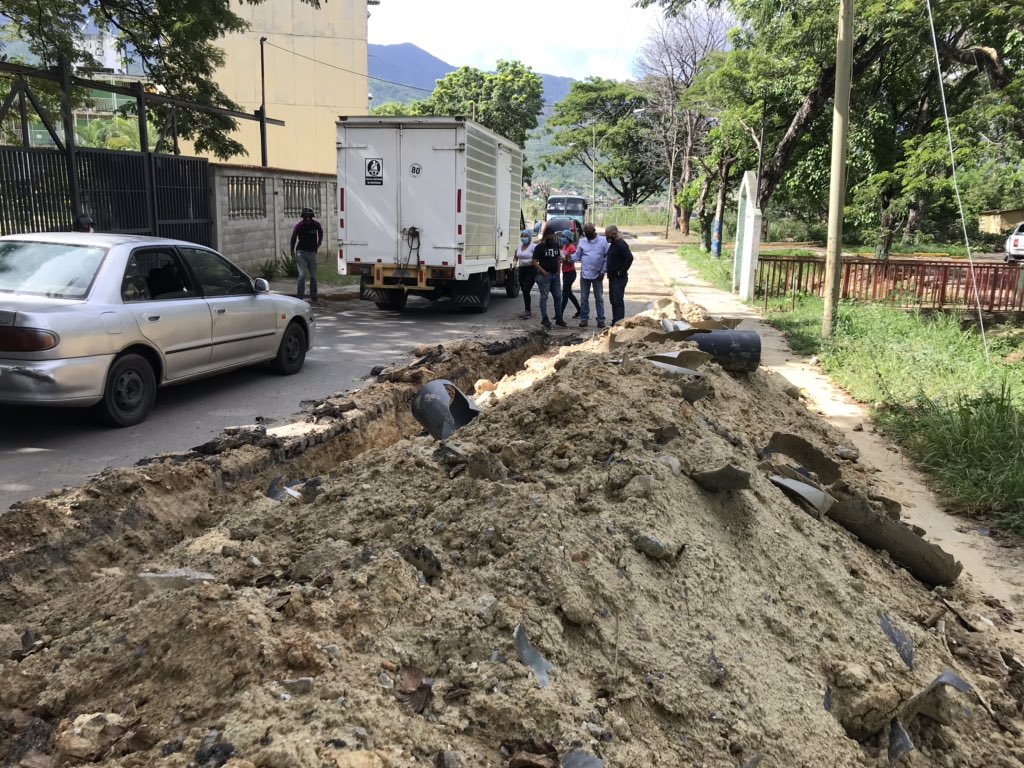 #SemanaRadicalPorLaSalud inspeccionar el Estadio Saturno Leal en Urb. Vicente Emilio Sojo, la obra de colocación del drenaje faltante, la reparación de la cerca, recolección de los árboles cortados con anterioridad, culminación de la cancha de básquet #JuntosSomosGuarenas