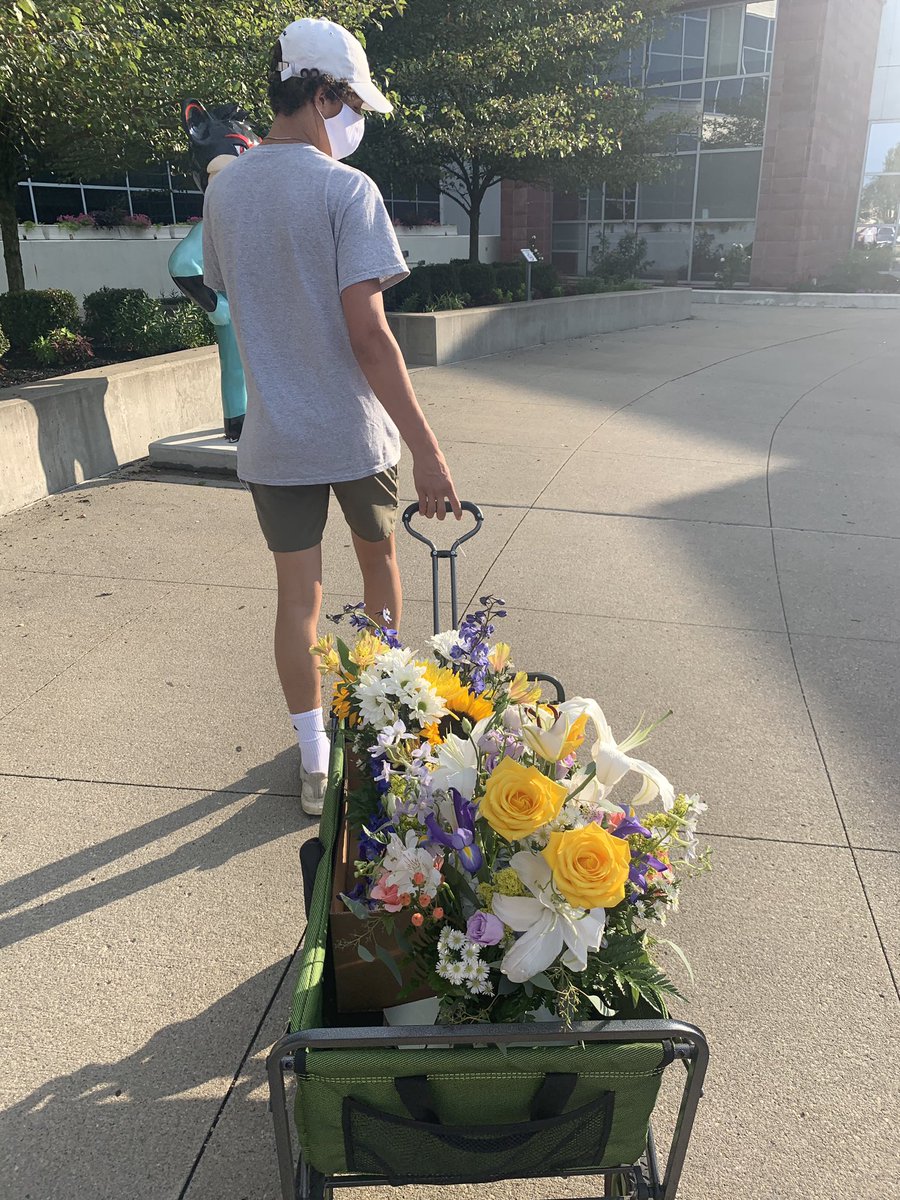 CraigABrammer's tweet photo. Delivering flowers and a note for the ICU nurses that looked after our @hcollaborative colleague and friend 

#RIPHepp https://t.co/X3znbQ5lJo