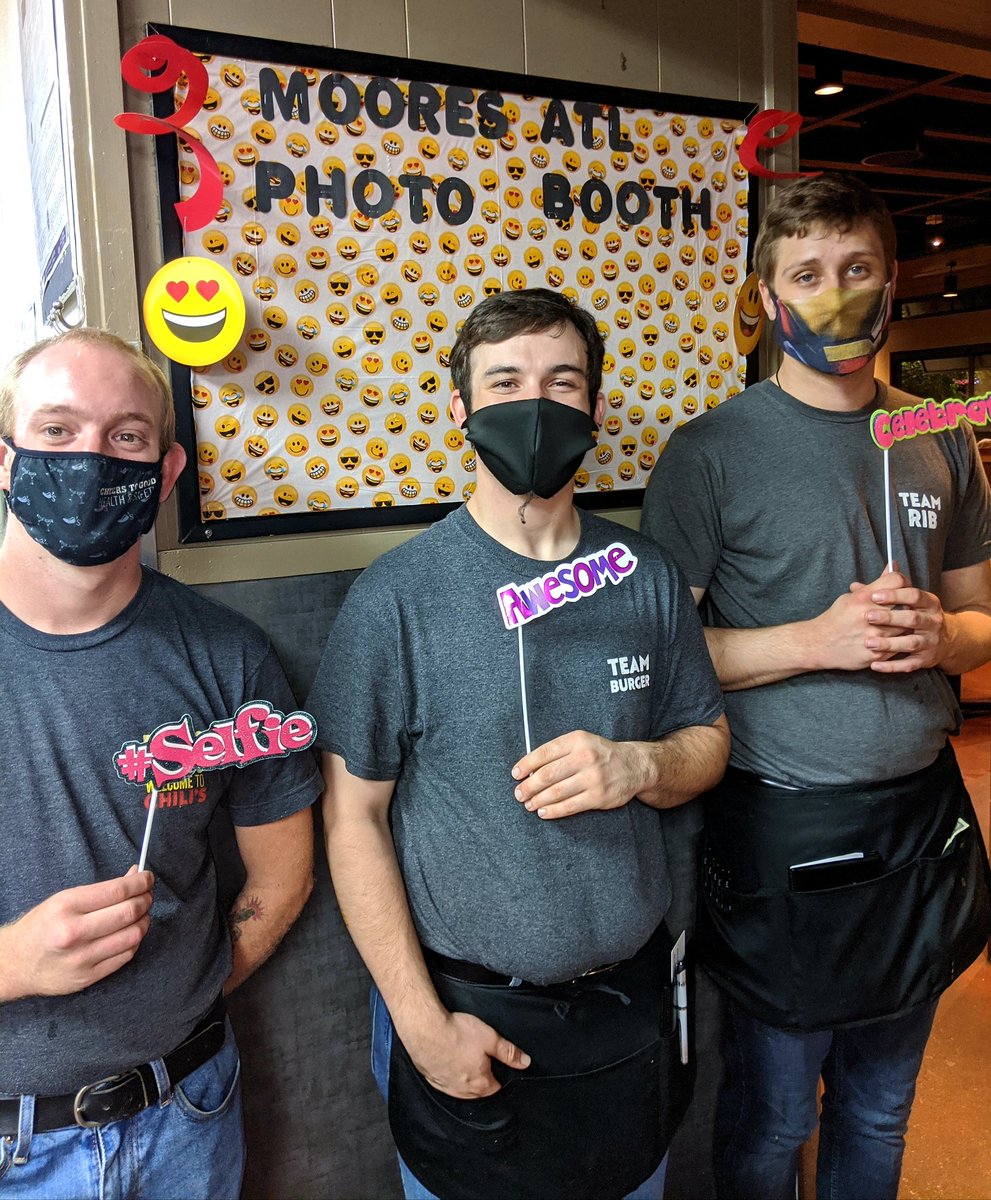 We Just keep giving out MOORE  & MOORE😉 Atl cards! We love handing out recognition but what could be MOORE fun than an ATL photobooth here @chilismoore! #playrestaurant #recognitionmatters #chilislove (note the smiling emojis in place of the real one covered by our masks!) Lol!