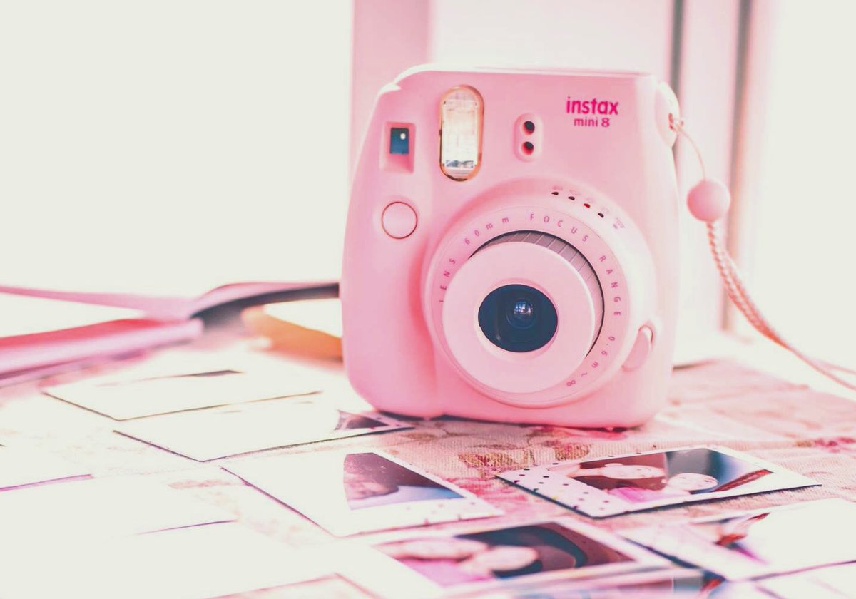 NanSCH2012's tweet photo. “Muchos fotógrafos piensan que si compran una cámara fotográfica mejor podrán tomar fotografías mejores. Una cámara fotográfica mejor no hará nada si no tienes la idea en tu cabeza o en tu corazón”.... Arnold Newman #fotoreflex 📷 https://t.co/NSZ7HFMi15