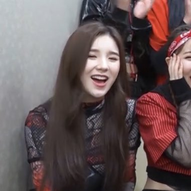 low quality heejin tweet media