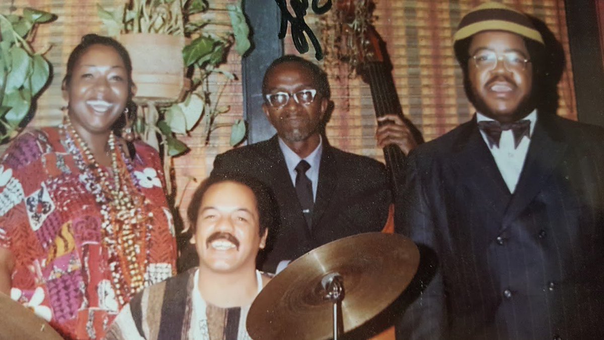 TheDynamicMiss's tweet photo. #Throwback!! Faye Carol back in the day with my trio w/ legends #EdKelly #LarryLewis & #RichieGoldberg. I miss these cats...Richie would be stuttering & crackin jokes & Big Ed would be talking slow & sayin Heeyy Sista Faye. Great cats & monster musicians. #FayeCarol #BlackHistory https://t.co/AAwTqdaQ89