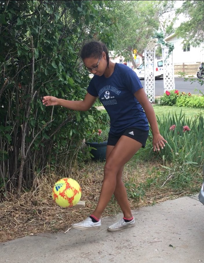 RiverdaleRidge1's tweet photo. Every touch counts ⚽️💪🏾👏🏼 #HomeWorkouts #RavenUp #27J #RiverdaleRidge #27JSchools https://t.co/EQ7VhMQnB6