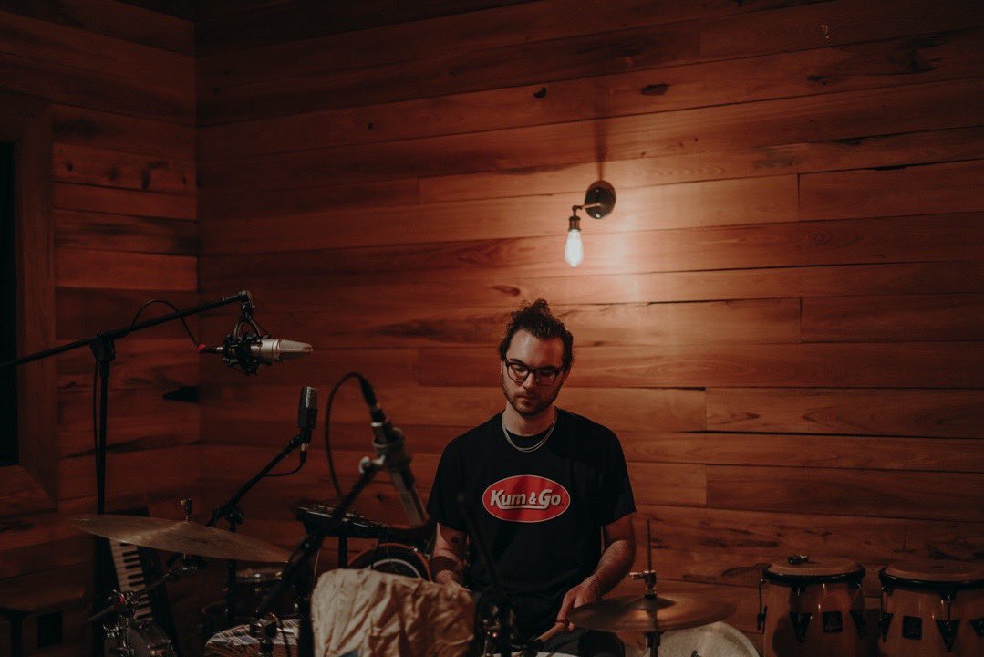 thesimplicty's tweet photo. Great day back with @Wolfgangzimmm working on some American classics 📸 by @sallygmahon from recording in May https://t.co/vbpGazb9FZ