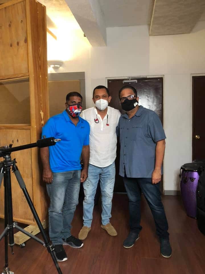 diegogaleglobal's tweet photo. #LOSHIJOSDEDIOS
Hoy el turno fue, para estos tres seres humanos intachables y grandes del tambo. Gracias por aceptar la invitación y a alabar juntos, a través de la música al más grande, Dios. #kachirothompson #sammygarcia #jimmymorales #diegogale #Dios #god https://t.co/NcmZVyuFyC